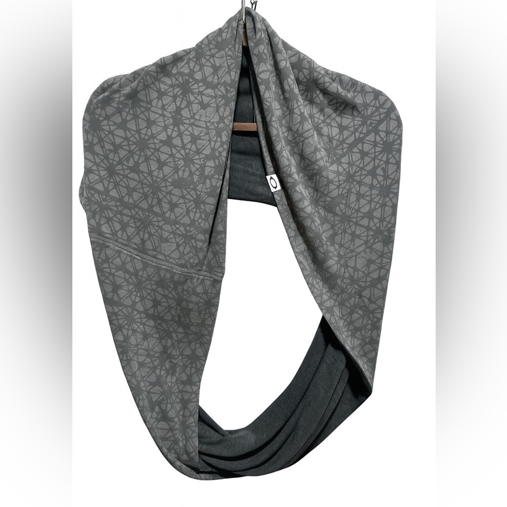 Oakley Gray Y2K Patterned Infinity Scarf EUC